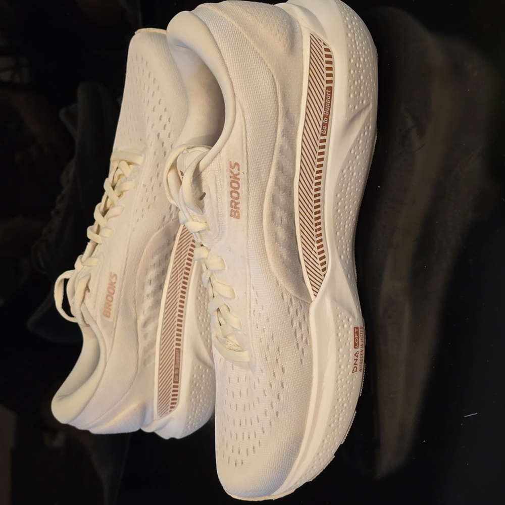 Brooks Adrenaline GTS 24 - Picture 3 of 12